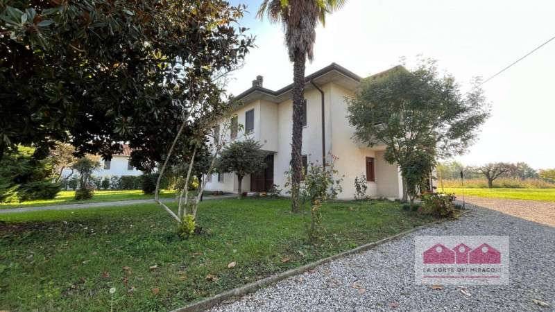 Casa indipendente Via Rasega, Grumolo delle Abbadesse