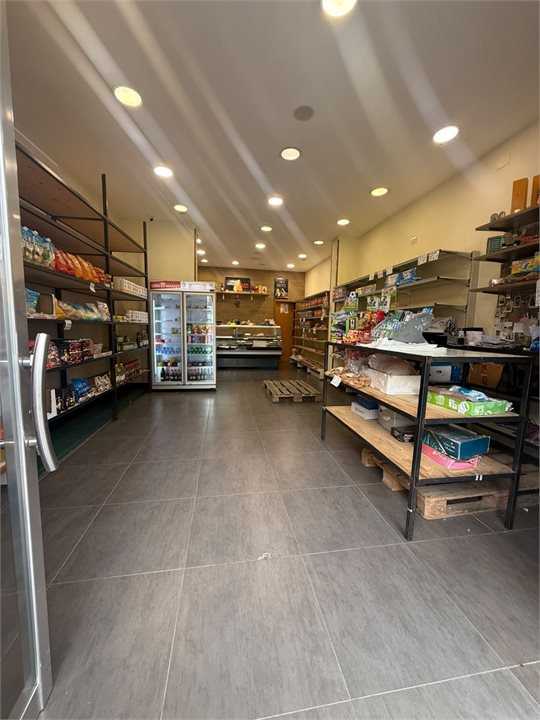 Attività  commerciale via gian battista vico, Casoria