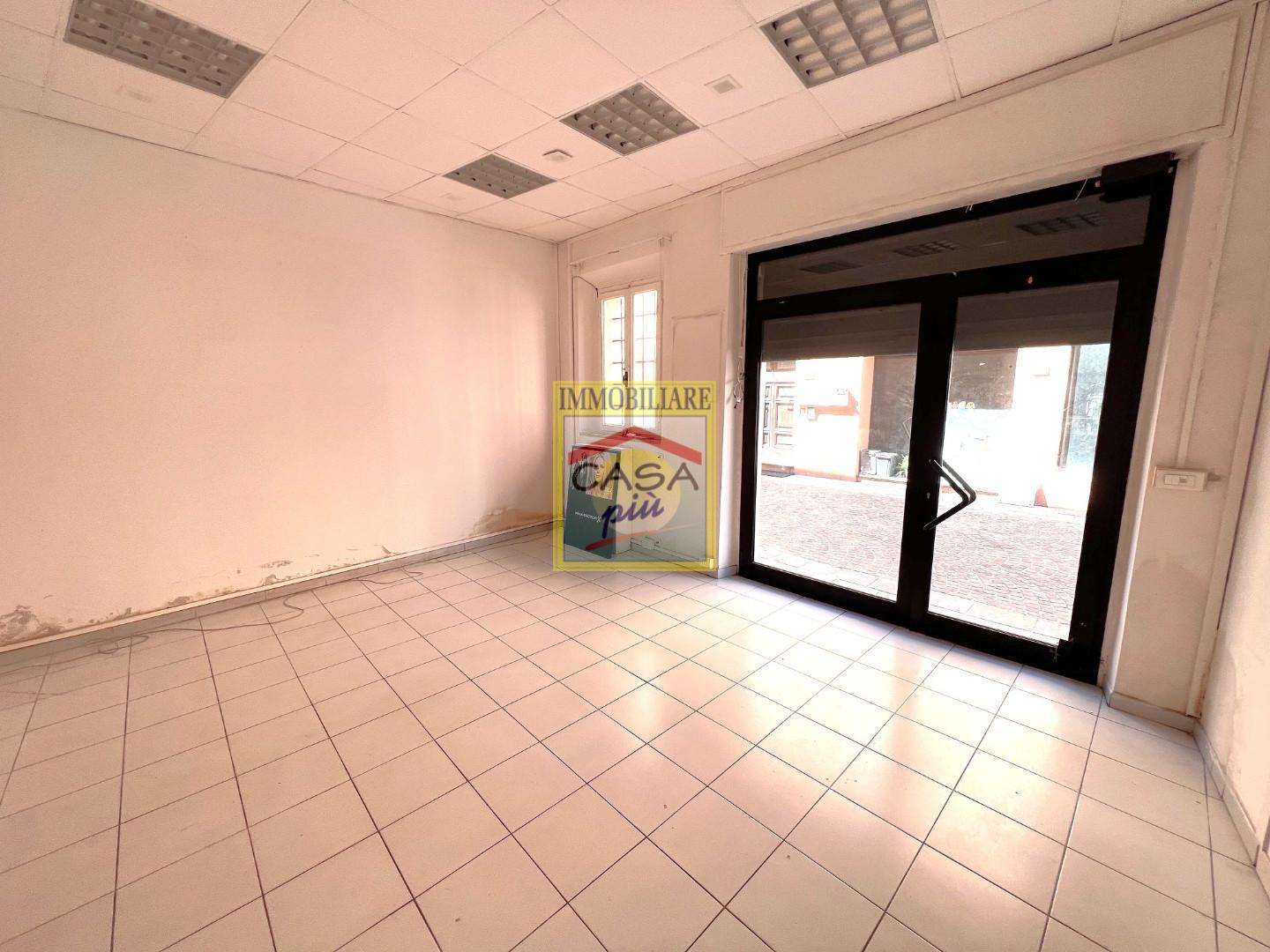 Locale commerciale Via Eugenio Curiel,  6, Cascina