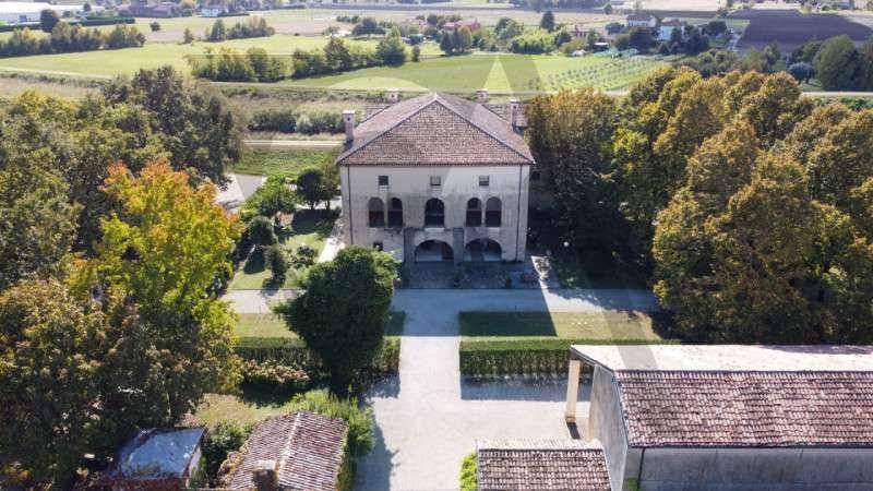 Villa Carrara Santo Stefano, Due Carrare