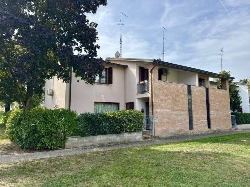 Casa Bi - Trifamiliare Vigatto (Corcagnano), Parma