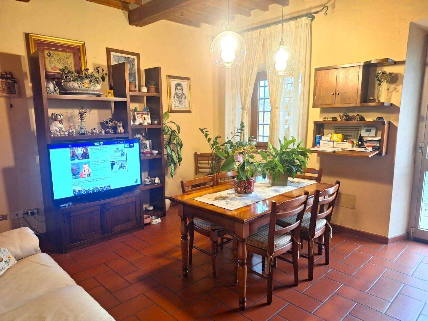 Palazzo - Stabile Segromigno in Monte LU,, Capannori