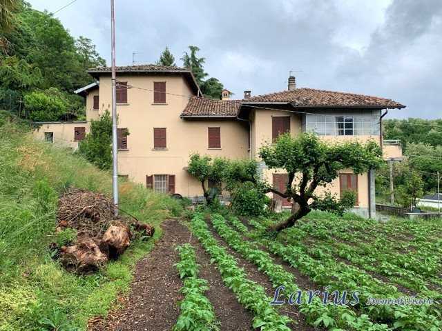 Casa indipendente via bellini, Erba