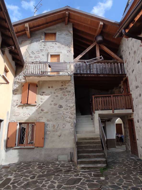 Porzione di casa, Valbondione