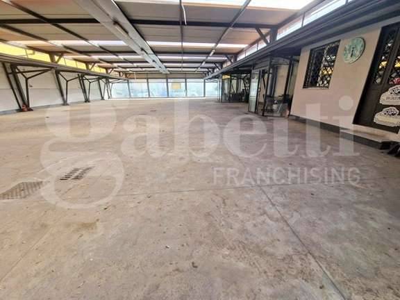 Negozio Via Provinciale di Caserta, 45, Napoli