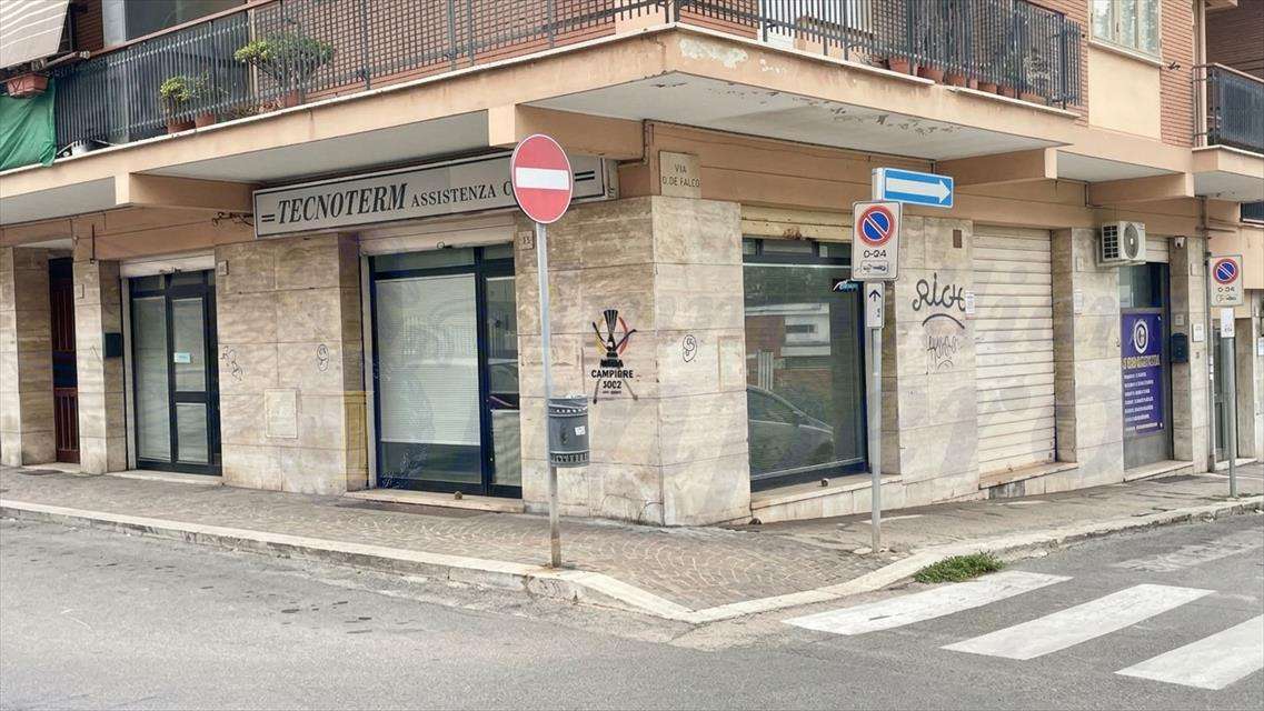 Locale commerciale Via Alessandro Manzoni 55, Pomezia