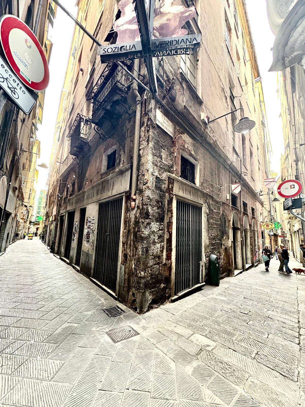 Negozio Vico Alla Posta Vecchia 5, Genova