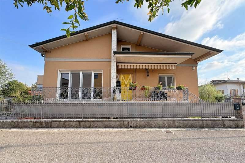 Casa Bi - Trifamiliare Via Torino, Villafranca di Verona