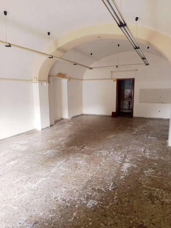 Negozio, Moricone