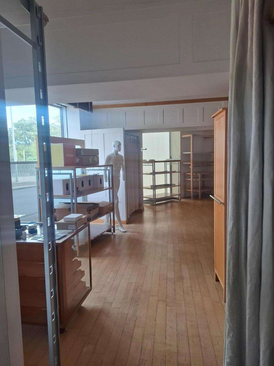 Locale commerciale SS, 3721, Aulla