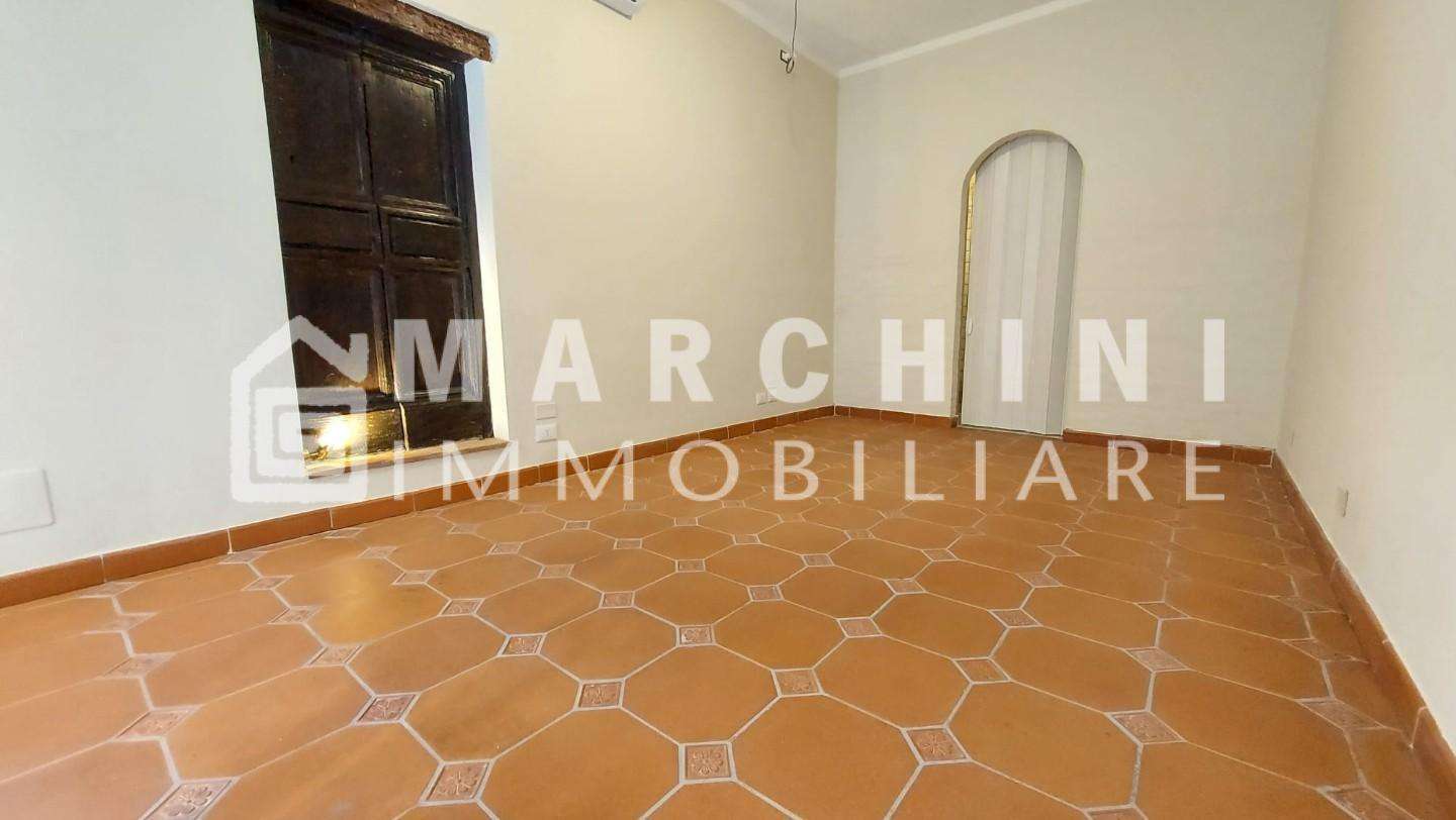 Locale commerciale Piazza Bernardini,, Lucca
