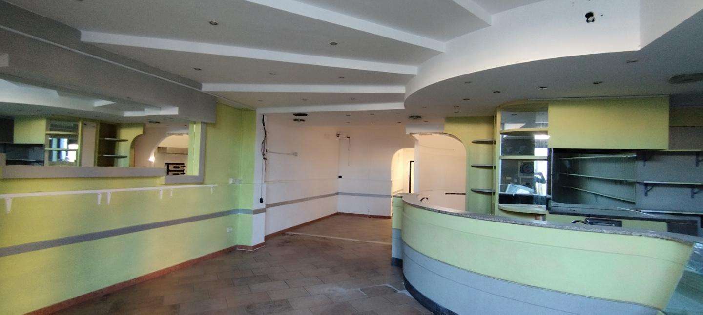 Negozio Piazza Paolo Galeazzi,  1, Grosseto