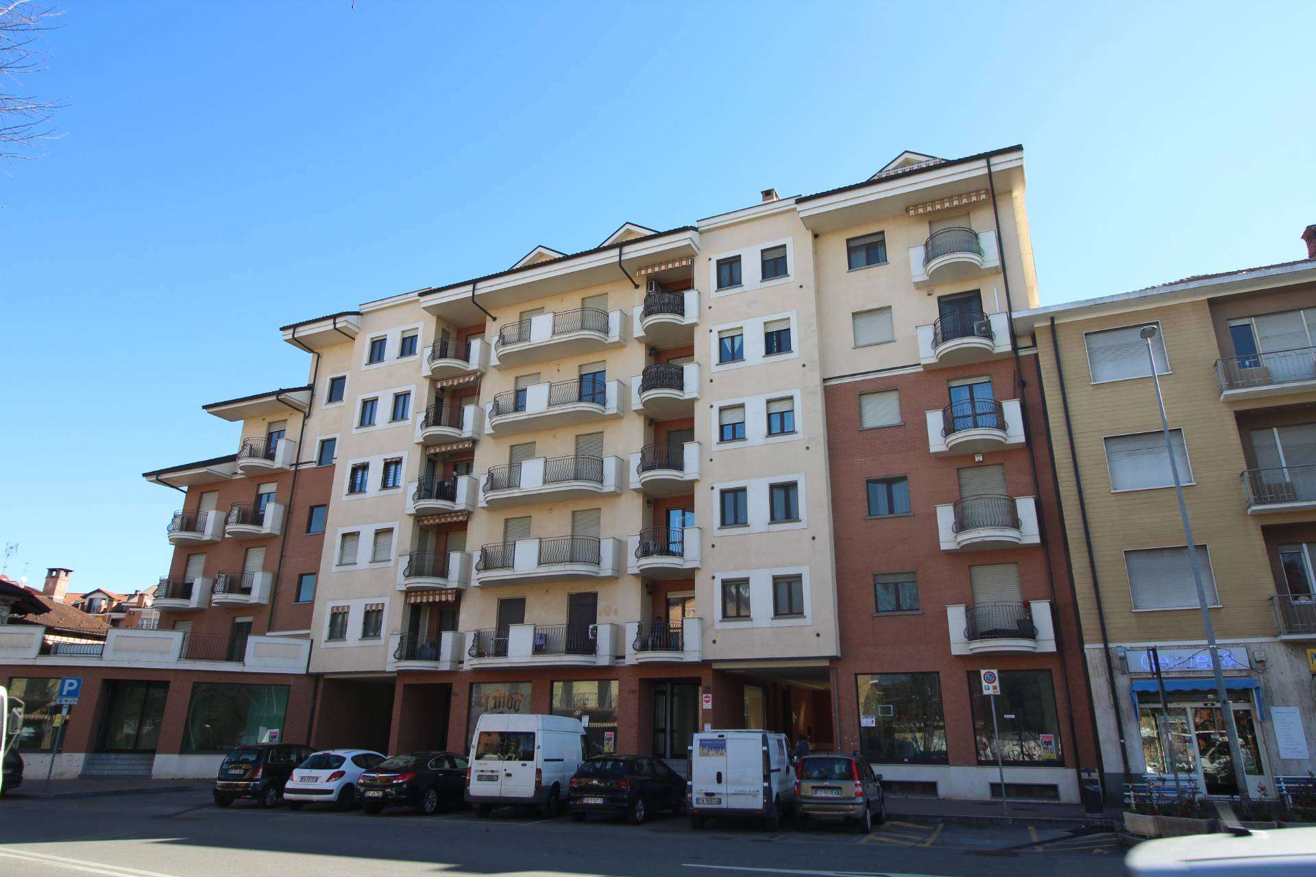 Locale commerciale Strada Carignano 25, Moncalieri