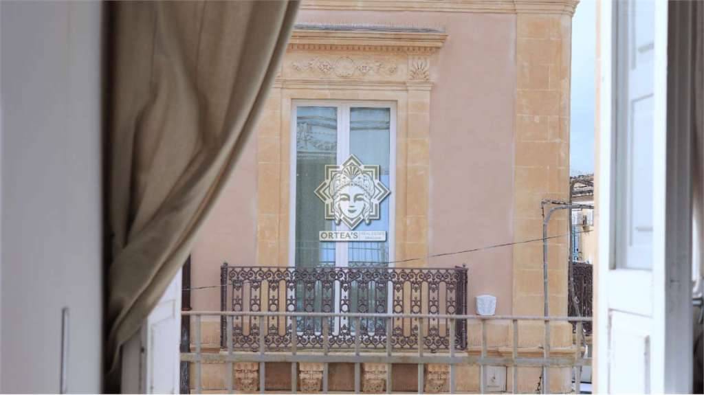 Palazzo - Stabile centro storico, Noto