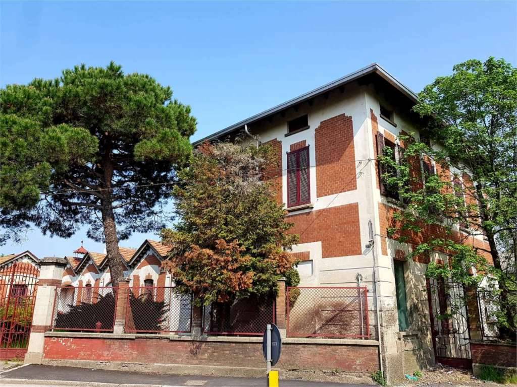 Capannone Via Giuseppe Verdi, Samarate