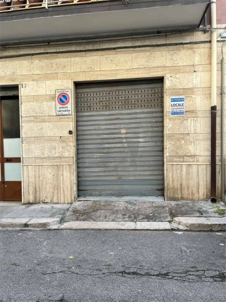 Magazzino - Deposito Strada Statale 93 Appulo Lucana, Canosa di Puglia