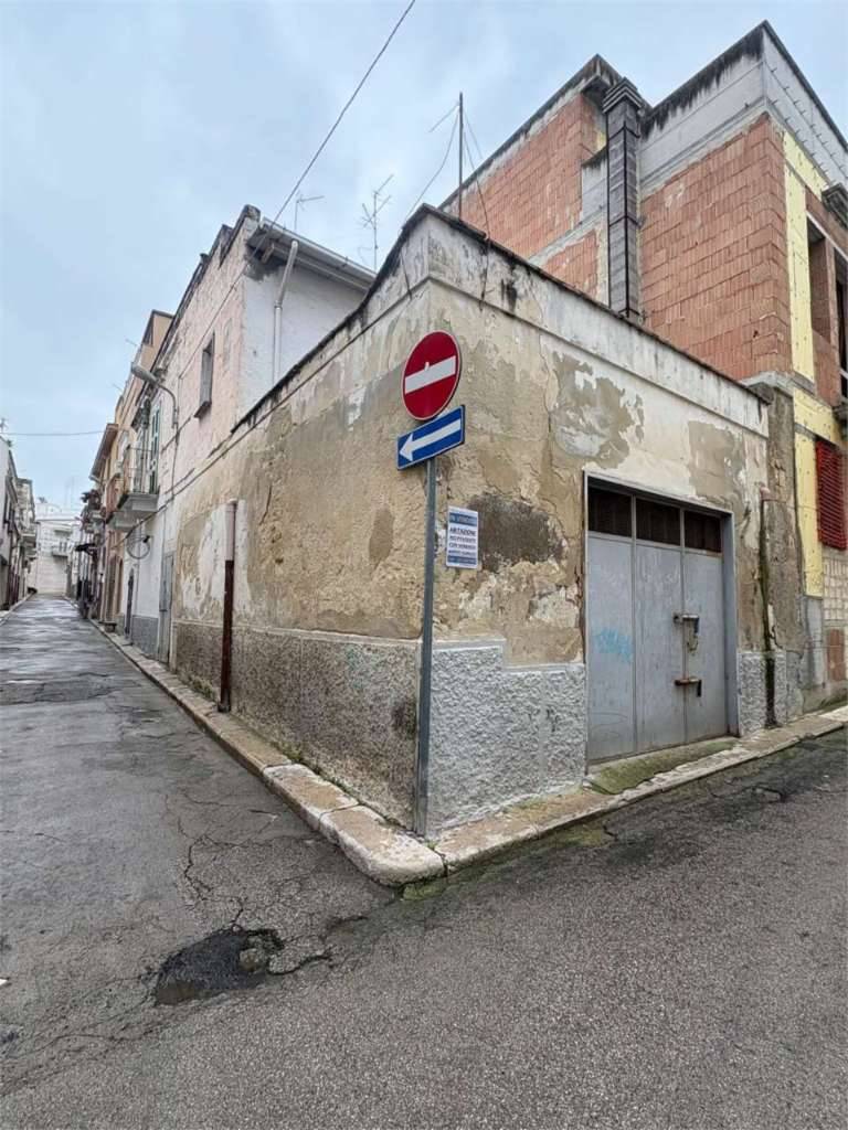 Casa indipendente Strada Statale 93 Appulo Lucana, Canosa di Puglia