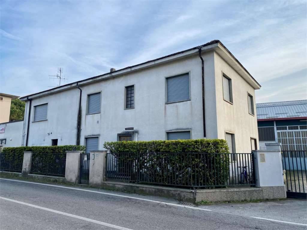 Ufficio Via Primo Maggio, Oggiono