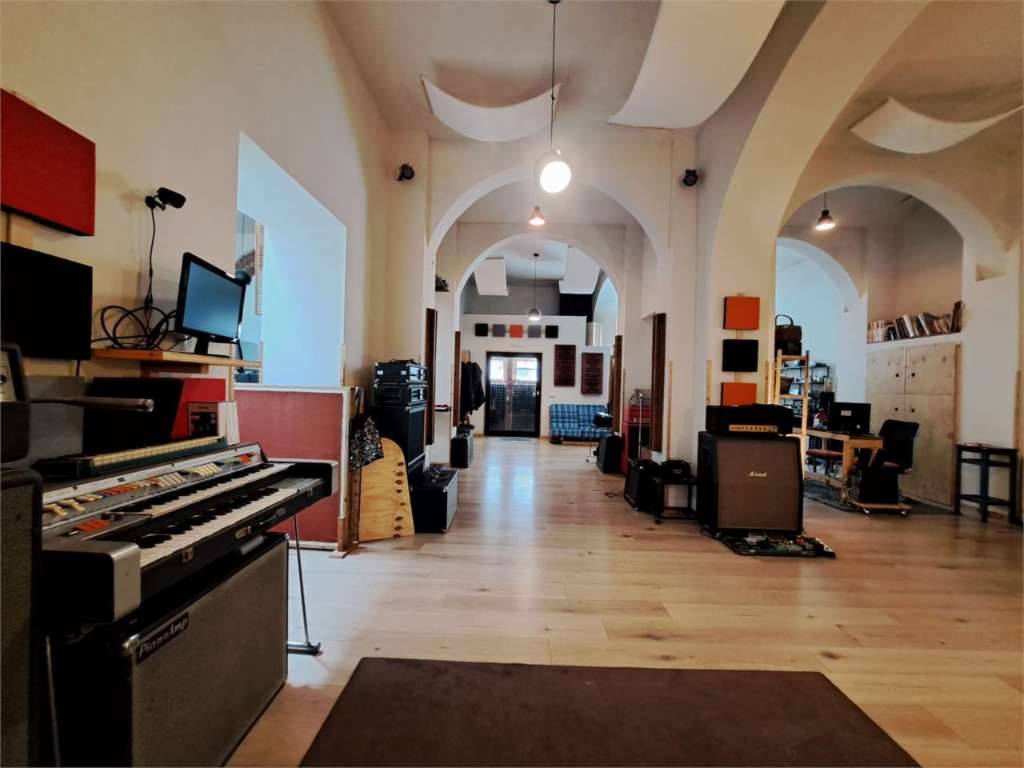 Negozio Via del Lavoro, 11, Livorno
