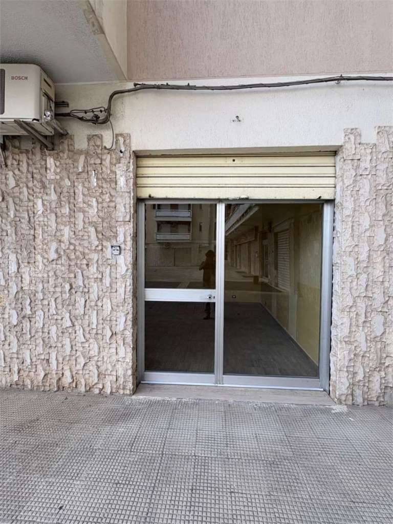 Negozio Strada Statale 93 Appulo Lucana, Canosa di Puglia