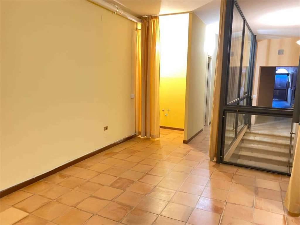 Ufficio Piazza Giuseppe Garibaldi, 35, Spoleto