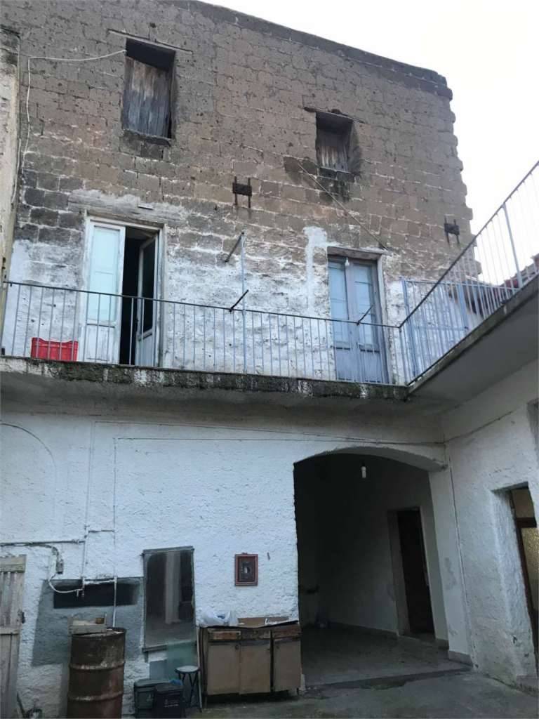 Palazzo - Stabile Via Fabio Filzi, Mondragone