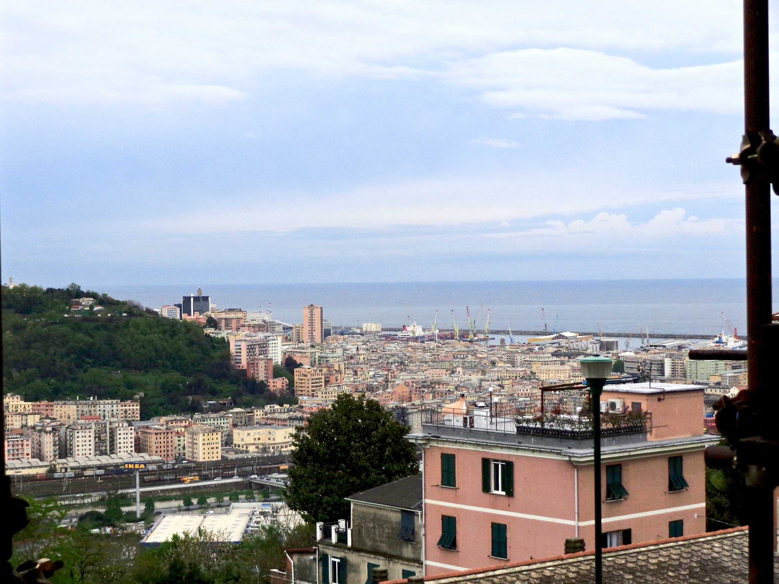Appartamento in Vendita a Genova Via Paradiso