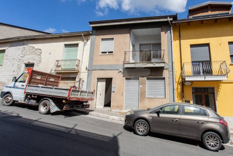 Palazzo - Stabile Via Roma, Pietradefusi