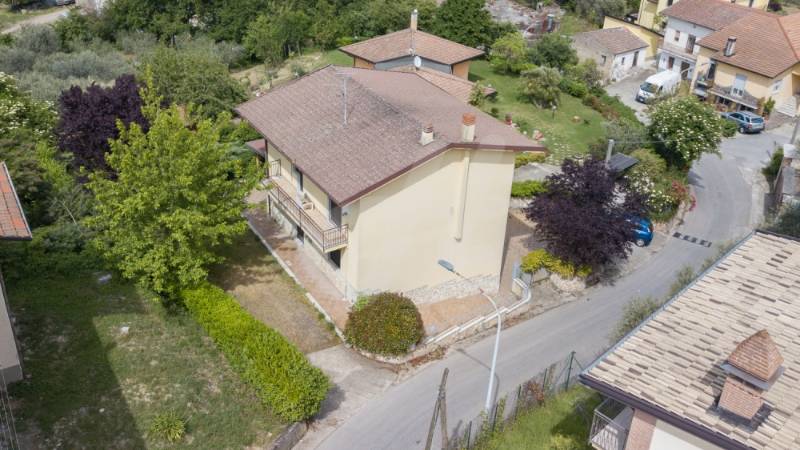 Villa Via Cesare Battisti, San Nazzaro