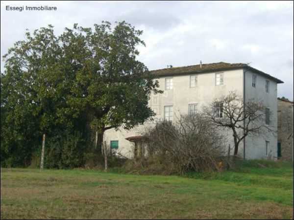 Casa indipendente in Vendita a Lucca Via delle Nubache