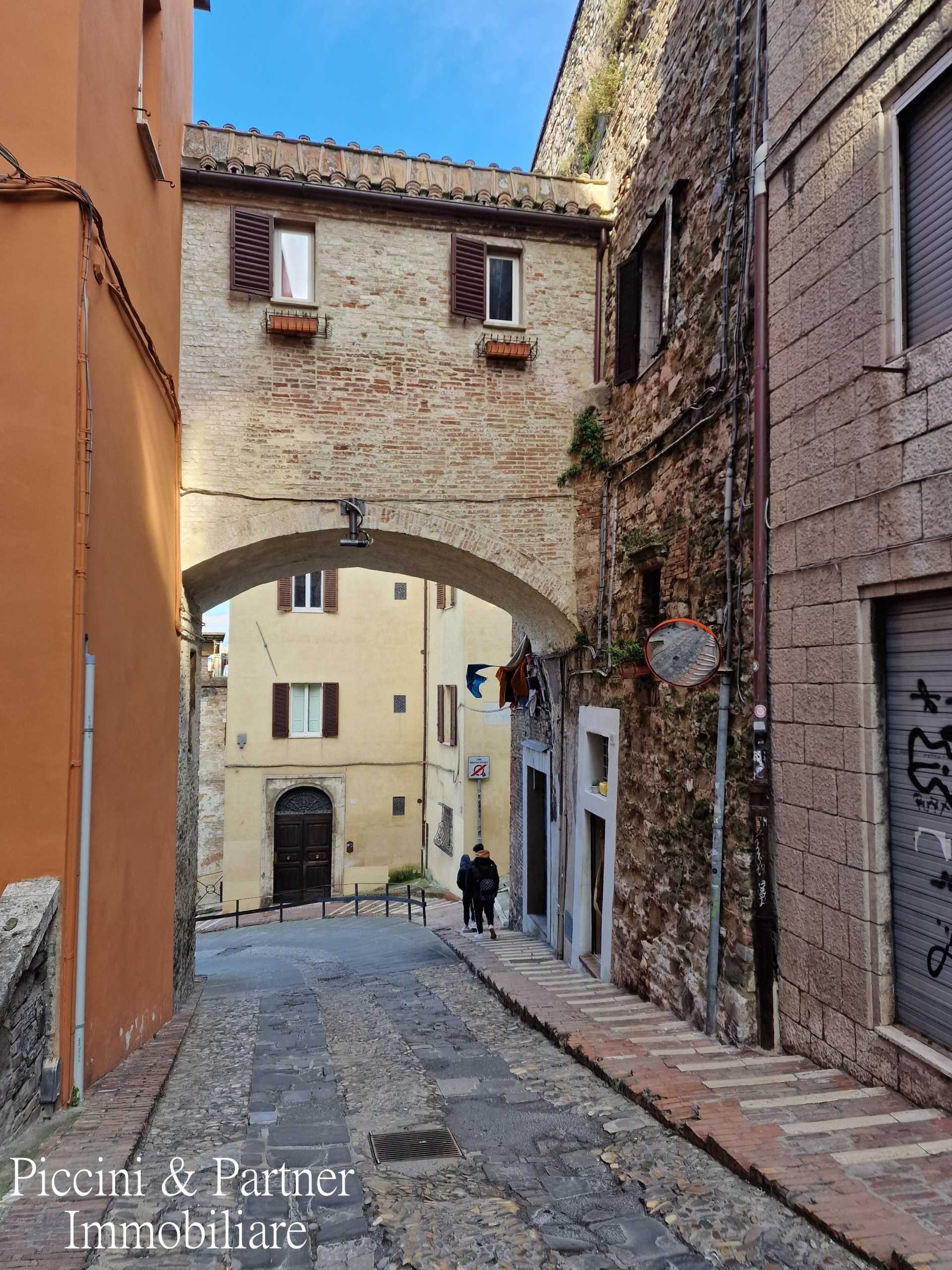Appartamento in Vendita a Perugia Via Bartolo