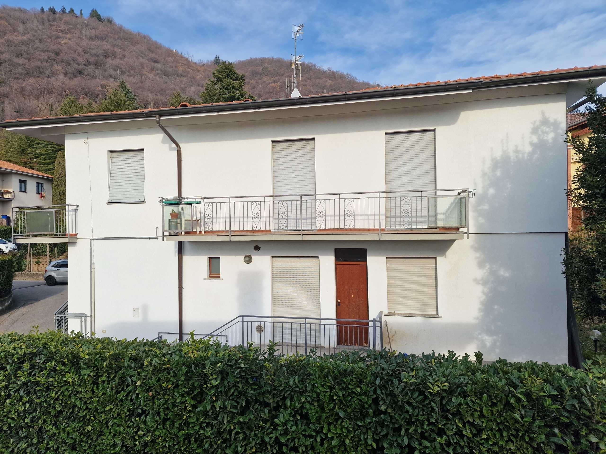 Casa indipendente in Vendita a Como Via Stefano Ticozzi