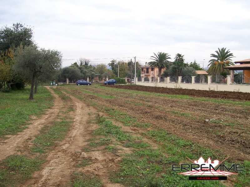 Terreno edificabile in Vendita a Cepagatti Via Tre Croci