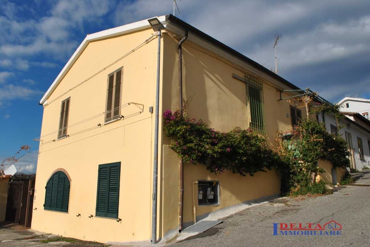 Casa Bi - Trifamiliare in Vendita a Rosignano Marittimo via Malenchini