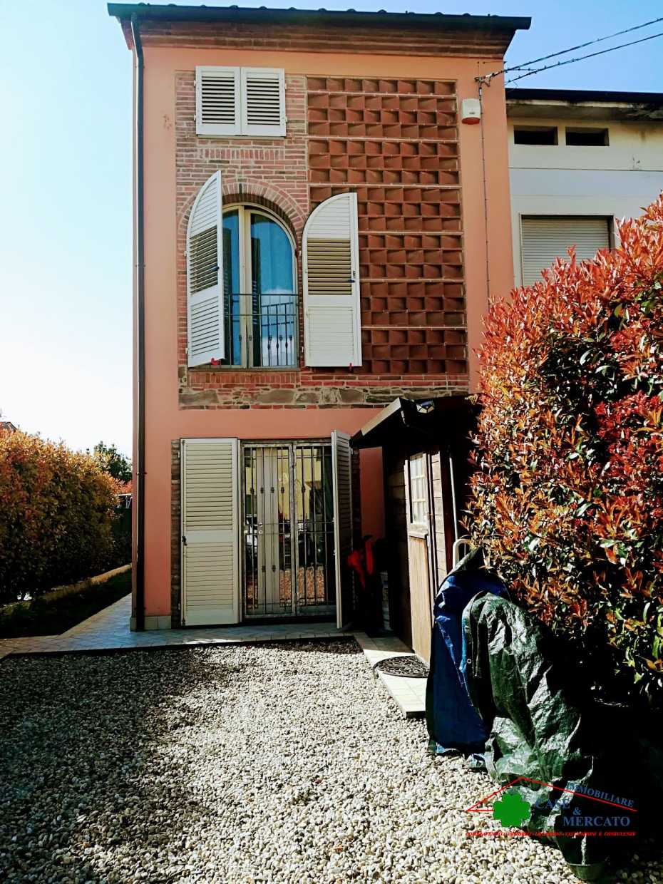 Casa Bi - Trifamiliare in Vendita a Capannori Via Baccioni