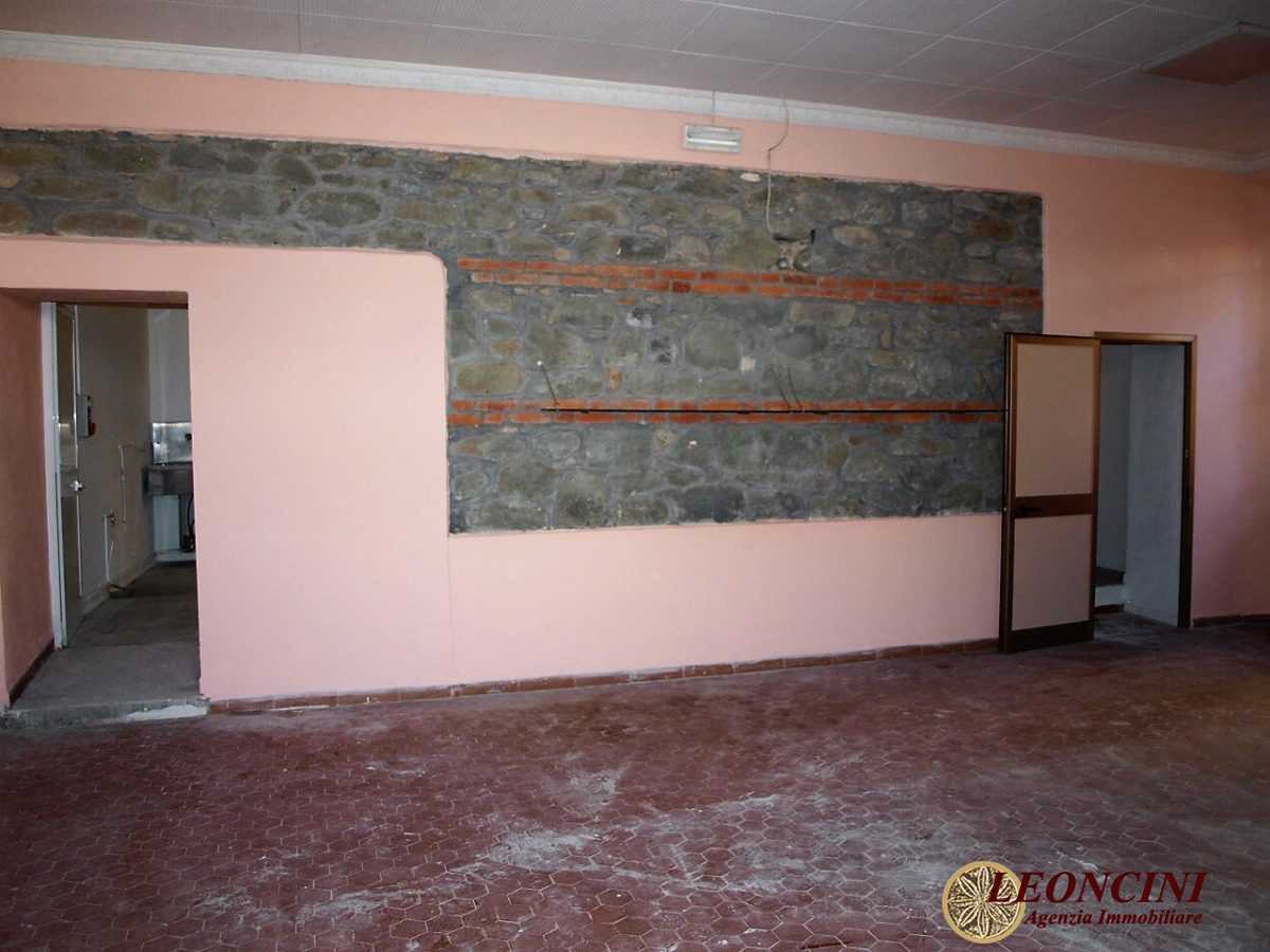 Locale commerciale, Villafranca in Lunigiana