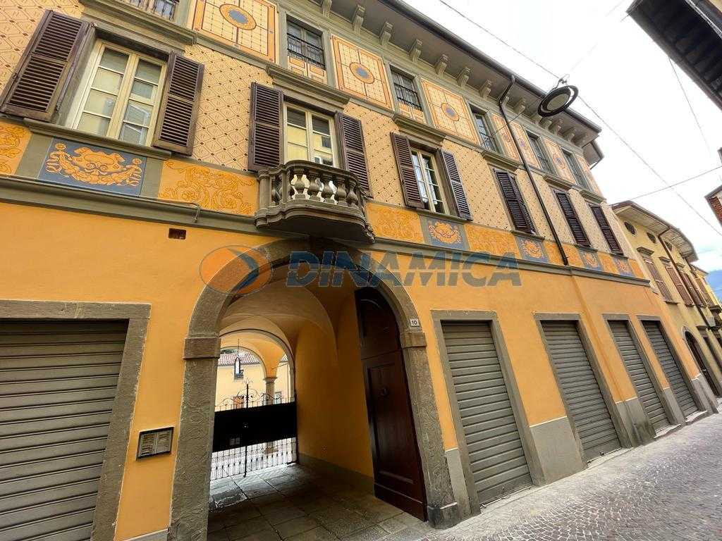 Negozio in Vendita a Caprino Bergamasco via Vittorio Emanuele