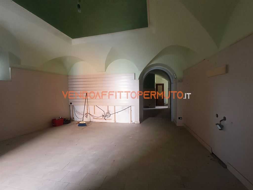 Negozio PIAZZA LOCATELLI, Carobbio degli Angeli