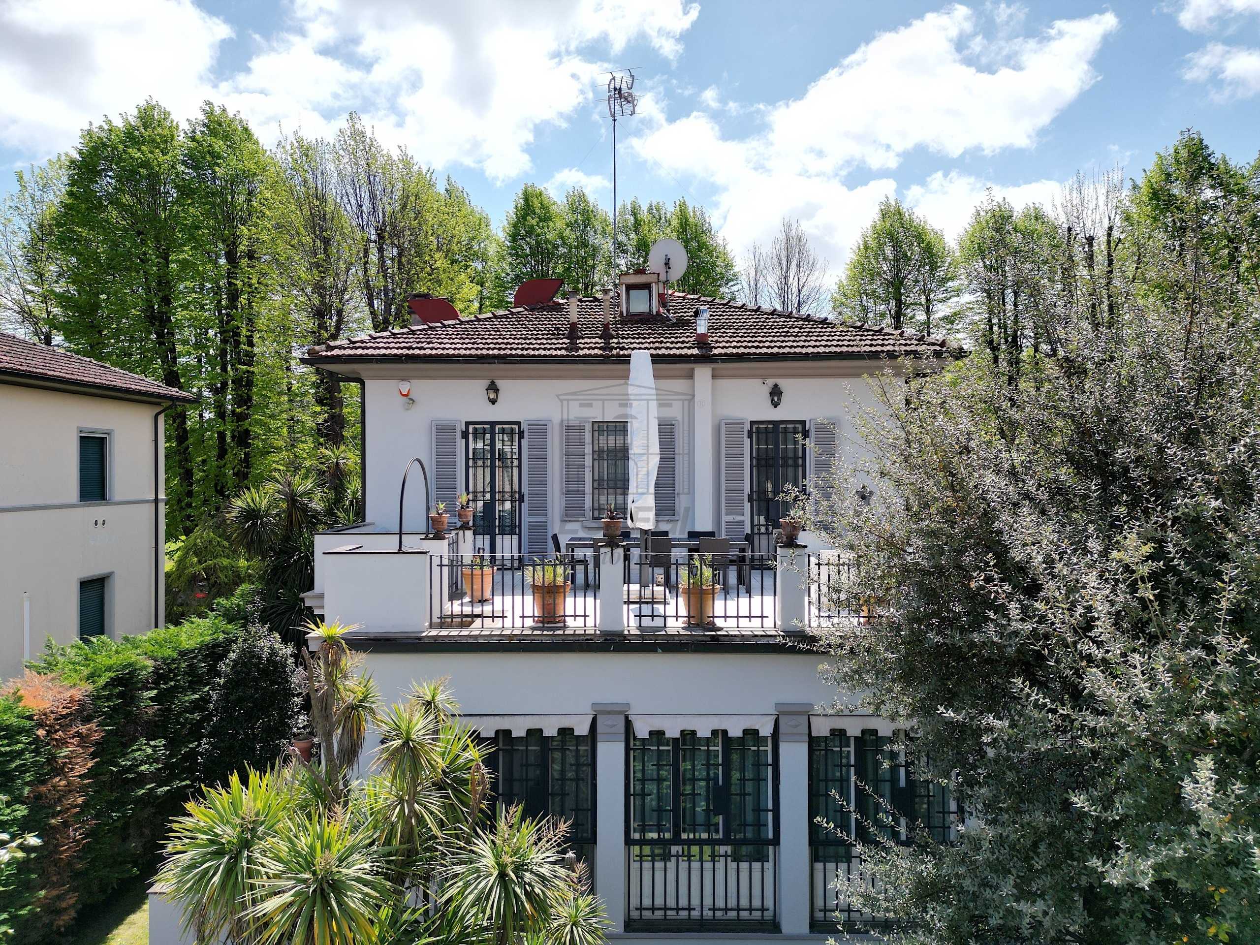 Casa indipendente in Vendita a Lucca Viale Pacini