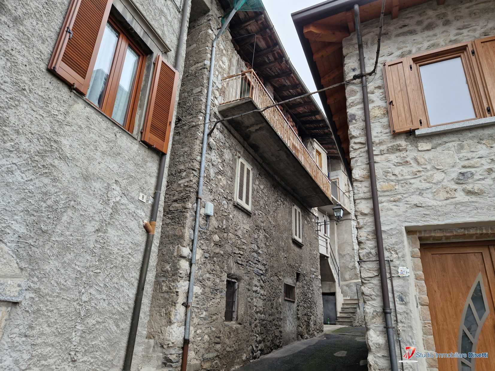 Casale Via Fucine, Cerveno