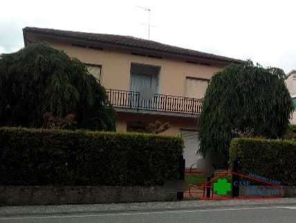 Villa in Vendita a Capannori Via Pesciatina