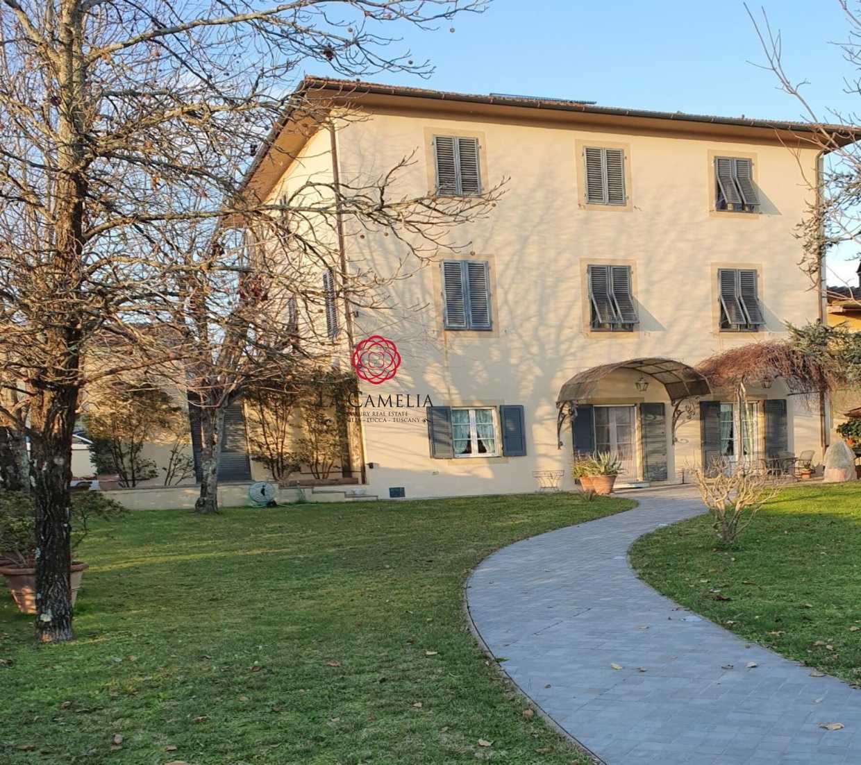 Villa in Vendita a Lucca via per s.alessio