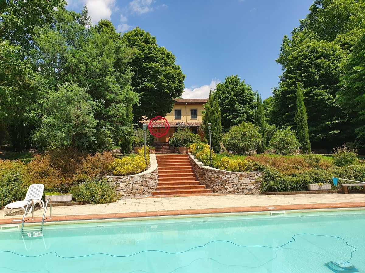 Villa in Affitto a Lucca