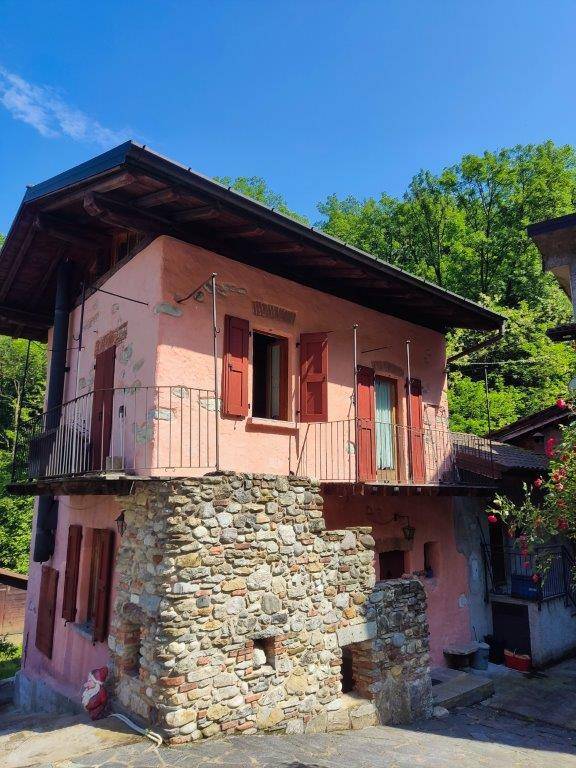 Porzione di casa Località Molino Dolza, Azzio