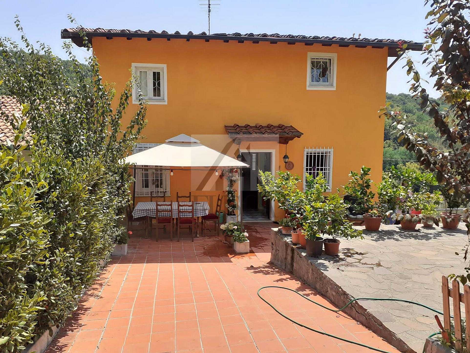 Casa indipendente in Vendita a Lucca Via Fonda di Moriano