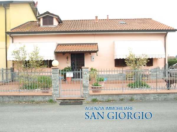 casa indipendente in vendita a Sarzana