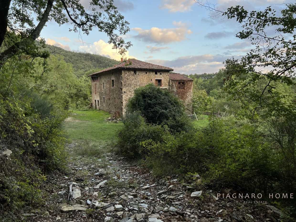 Casale in Vendita a Pontremoli