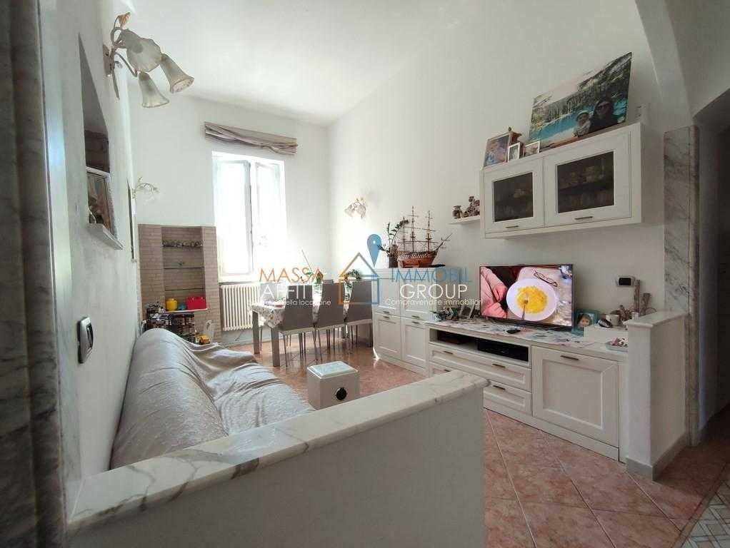 Appartamento in Vendita a Carrara Via Don Minzoni