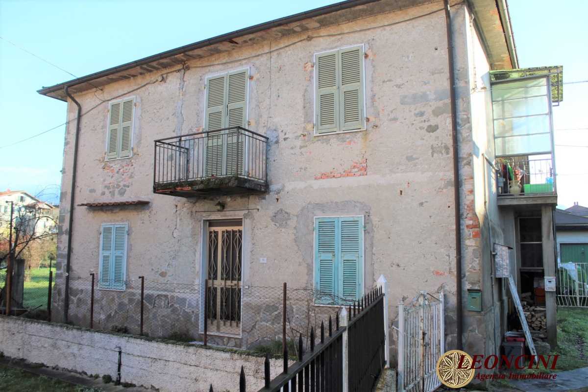 Casa Bi - Trifamiliare in Vendita a Villafranca in Lunigiana Viale italia
