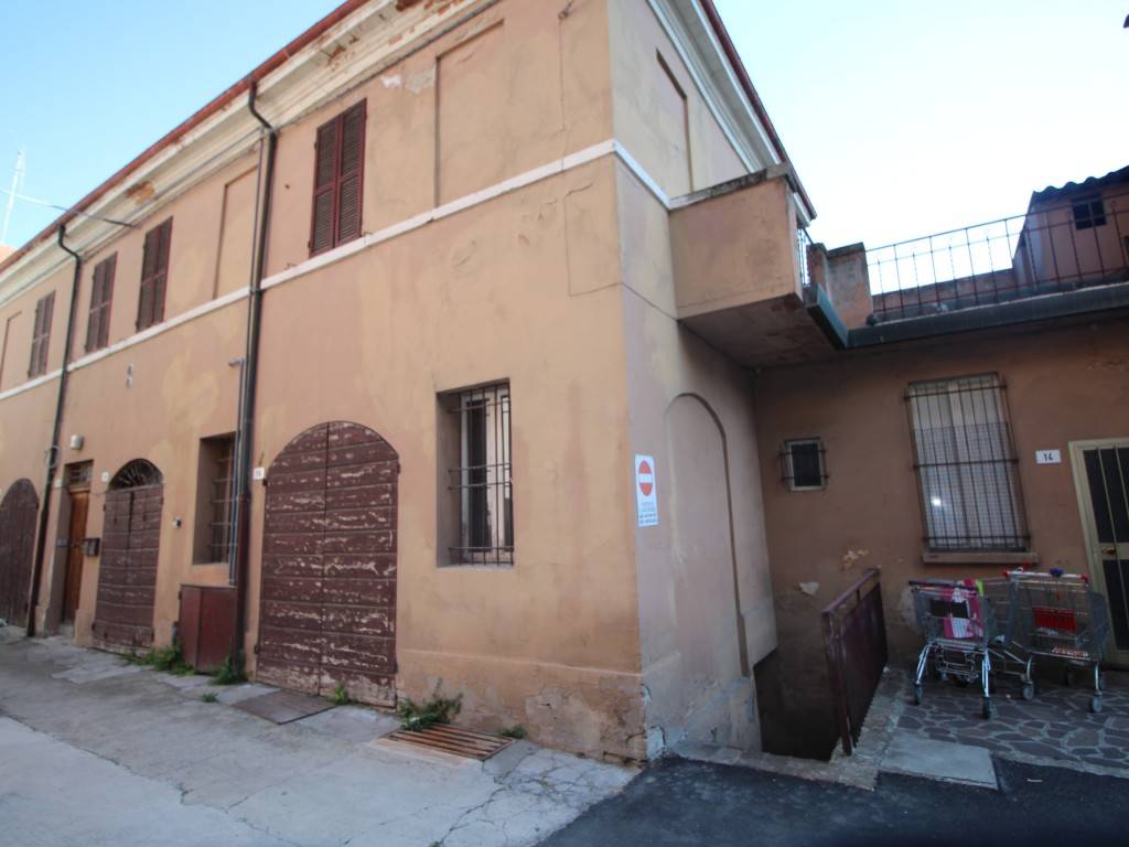 Casa Bi - Trifamiliare in Vendita a Forlì